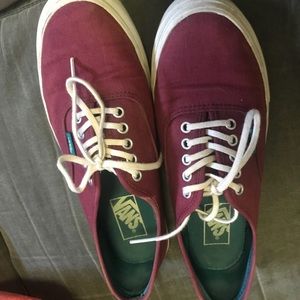 Maroon women’s vans